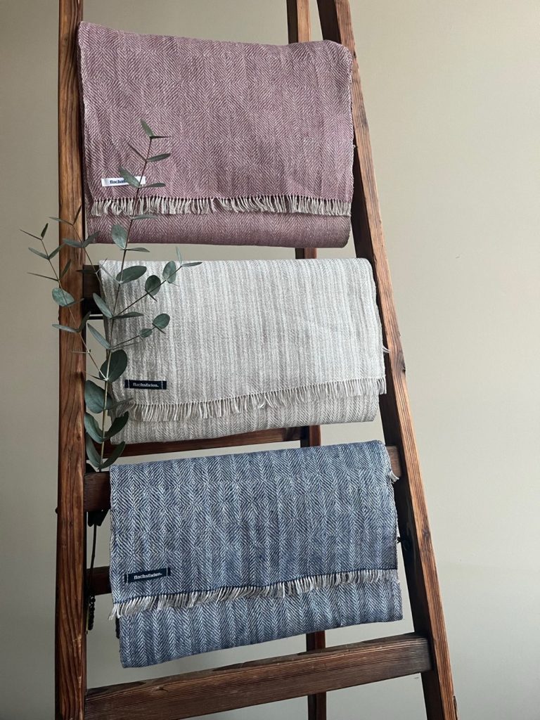 Leinenschal gefaltet
